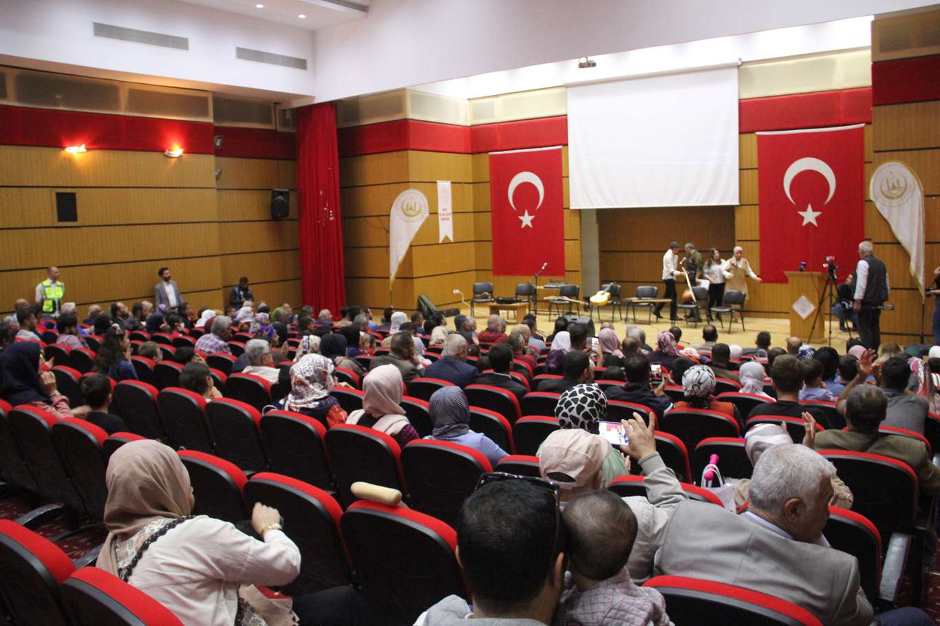 Midyat'ta engellilere yönelik farkındalık oluşturma programı düzenlendi Midyat'ta engellilere yönelik farkındalık oluşturma programı düzenlendi